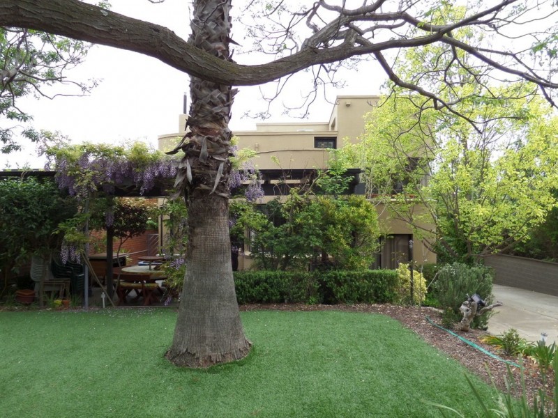 24 Uriarra Road, Queanbeyan NSW 2620