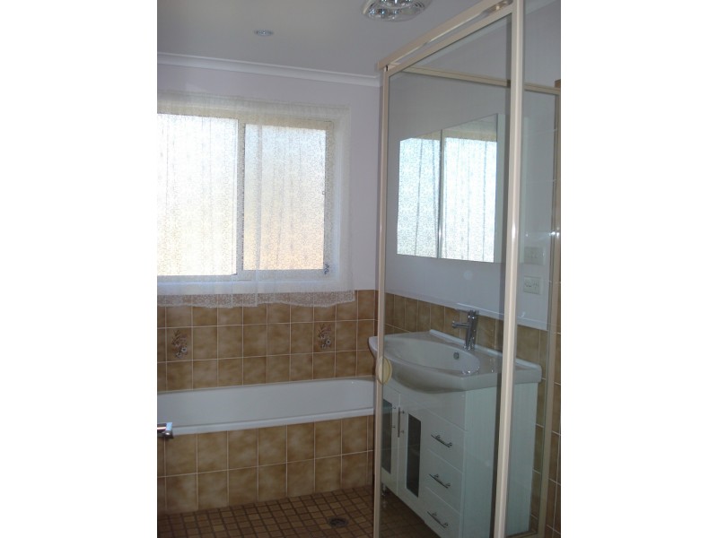 2/15 Mallee Crescent, Queanbeyan NSW 2620