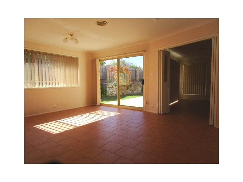 28 Unwin Avenue, Jerrabomberra NSW 2619