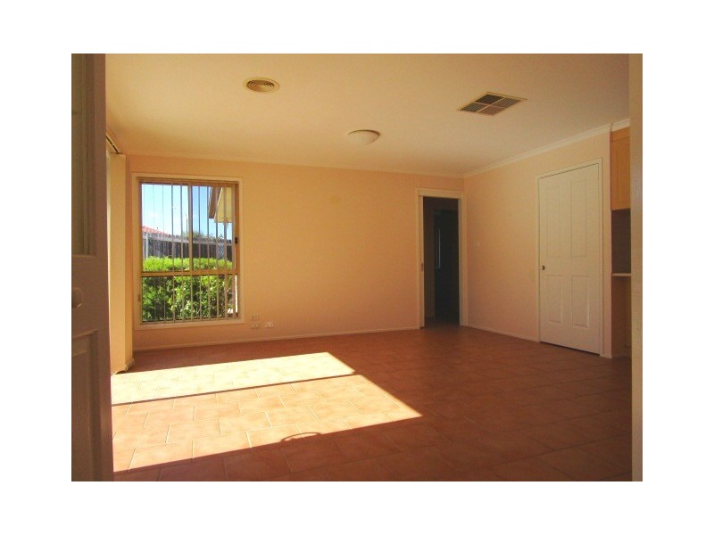 28 Unwin Avenue, Jerrabomberra NSW 2619