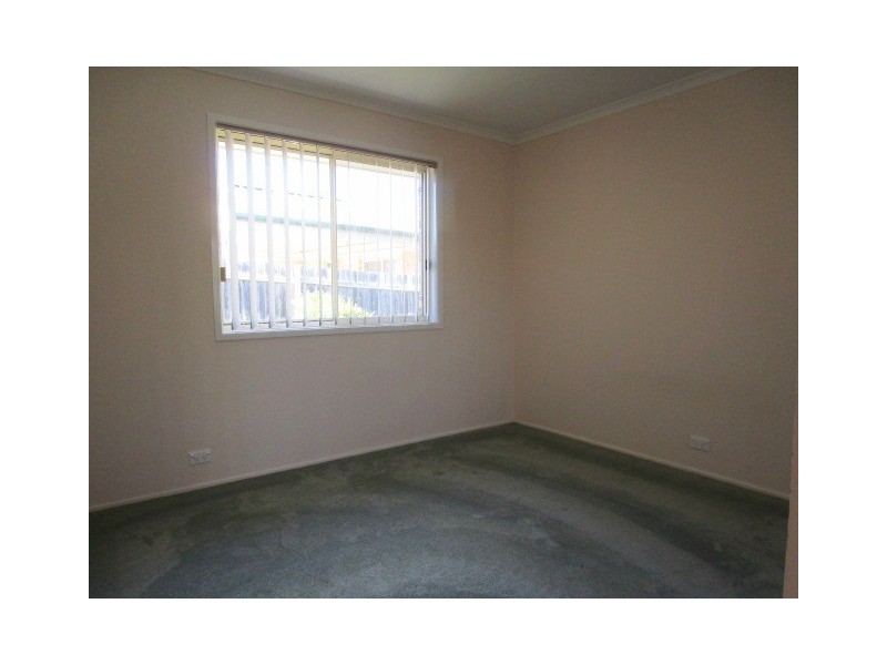 28 Unwin Avenue, Jerrabomberra NSW 2619