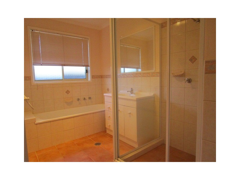 28 Unwin Avenue, Jerrabomberra NSW 2619
