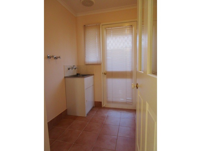 28 Unwin Avenue, Jerrabomberra NSW 2619