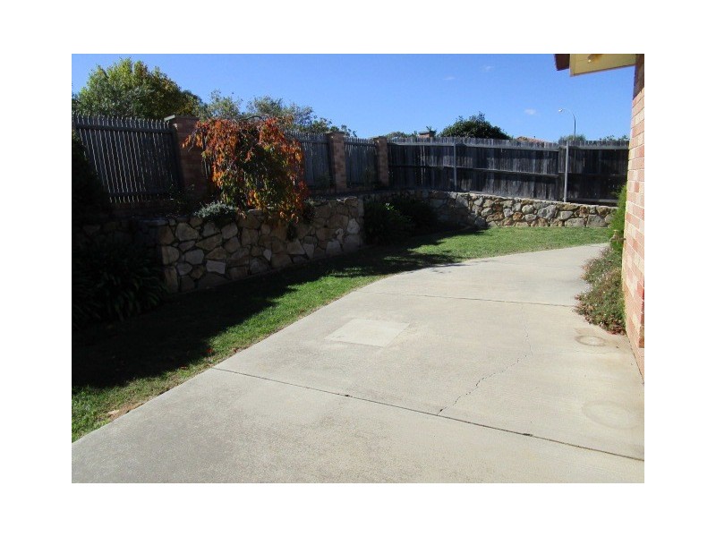 28 Unwin Avenue, Jerrabomberra NSW 2619
