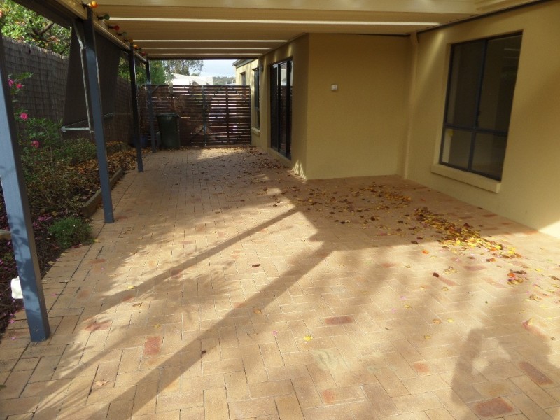 1 Minda Place, Jerrabomberra NSW 2619