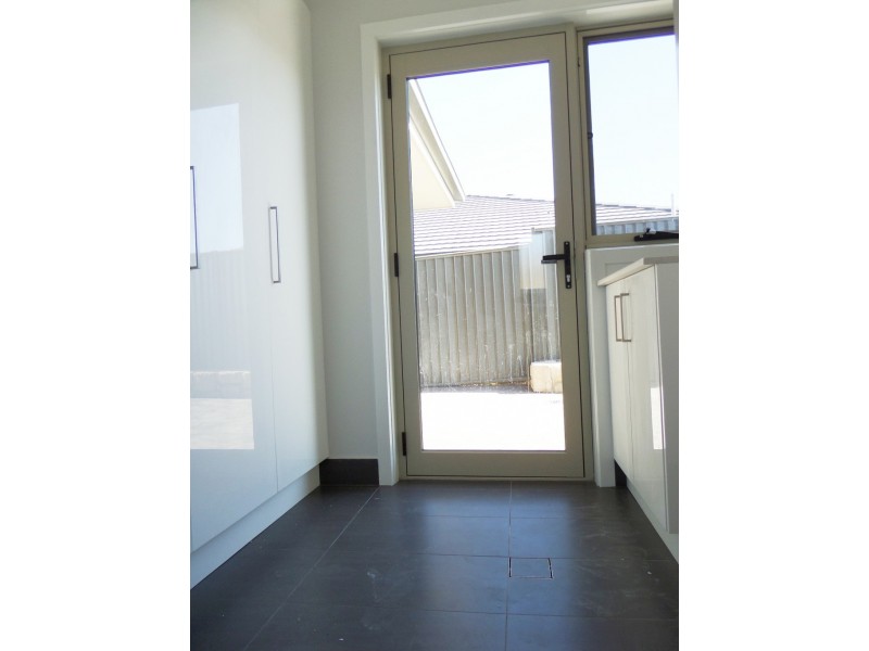 13 Insley Street, Googong NSW 2620