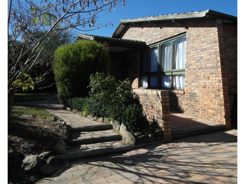 16 Graham Place, Queanbeyan West NSW 2620