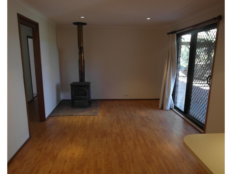16 Graham Place, Queanbeyan West NSW 2620