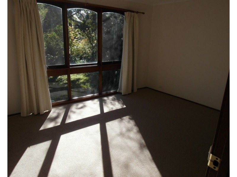 16 Graham Place, Queanbeyan West NSW 2620