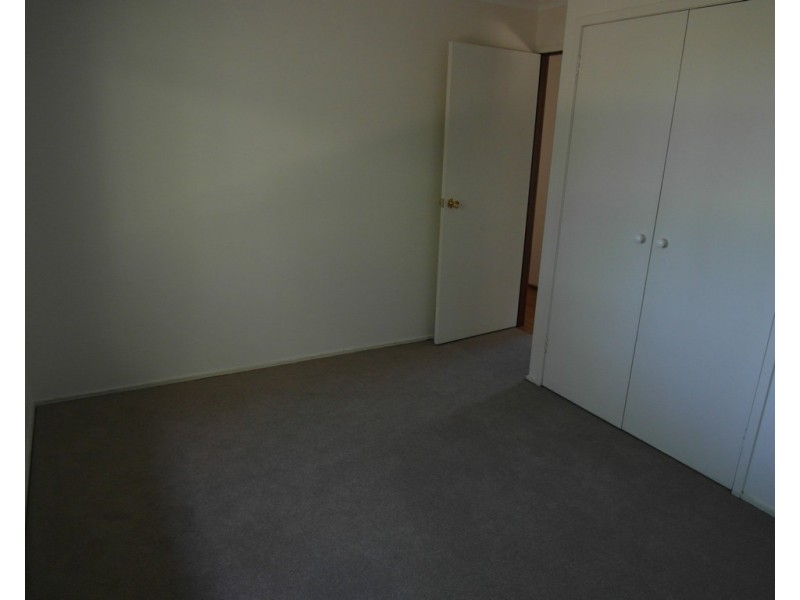 16 Graham Place, Queanbeyan West NSW 2620