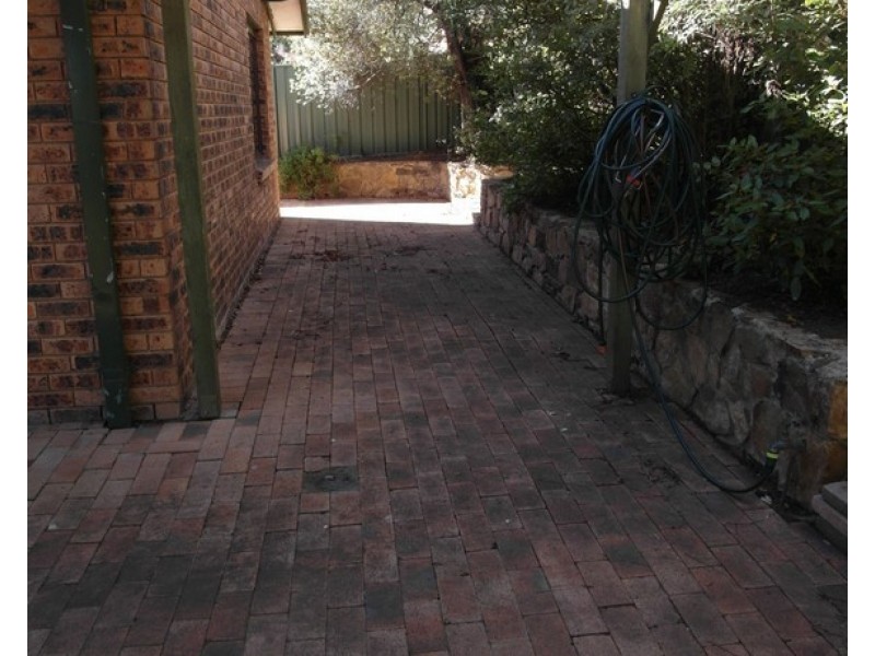 16 Graham Place, Queanbeyan West NSW 2620