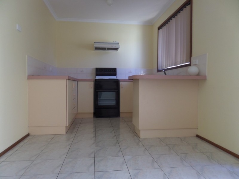 1/2 Lazarus Crescent, Queanbeyan NSW 2620