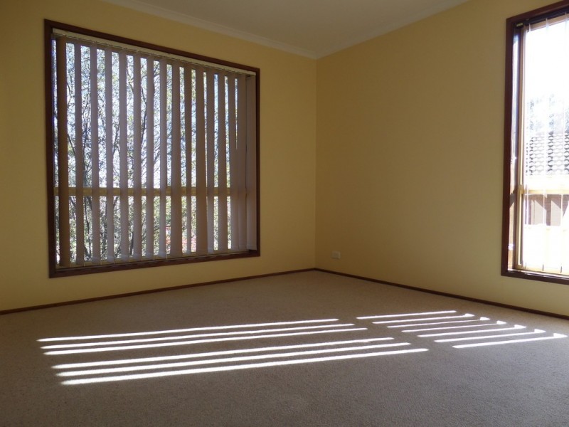 1/2 Lazarus Crescent, Queanbeyan NSW 2620