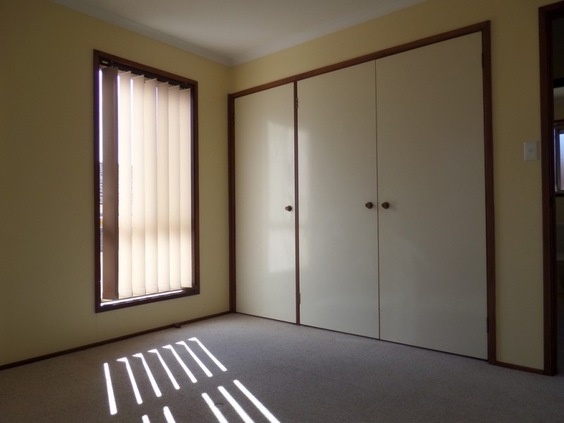 1/2 Lazarus Crescent, Queanbeyan NSW 2620
