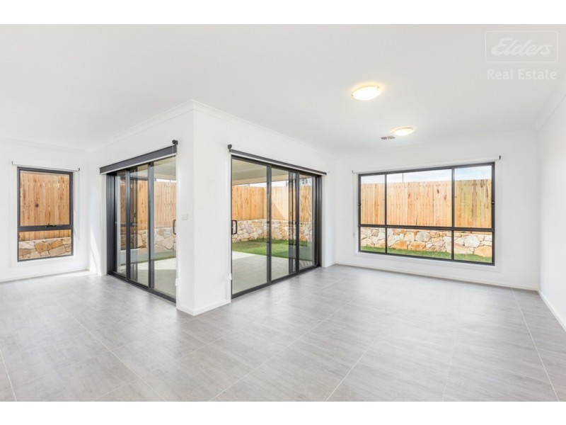 21 Merlin Crescent, Googong NSW 2620