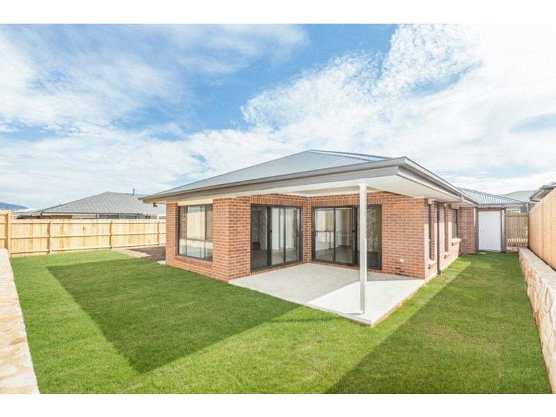 21 Merlin Crescent, Googong NSW 2620