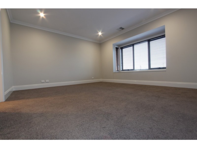 3 Baxter Loop, Googong NSW 2620