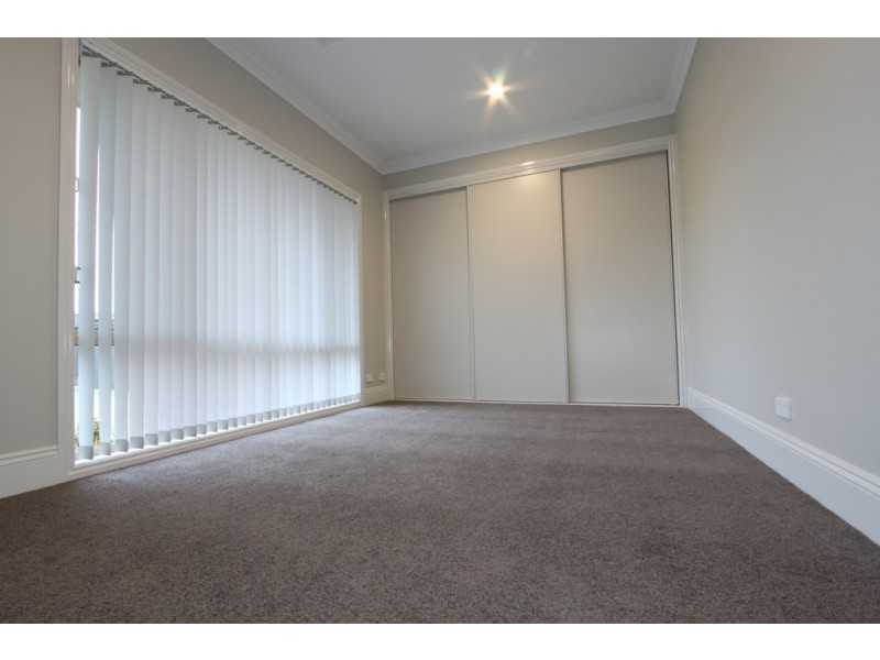 3 Baxter Loop, Googong NSW 2620