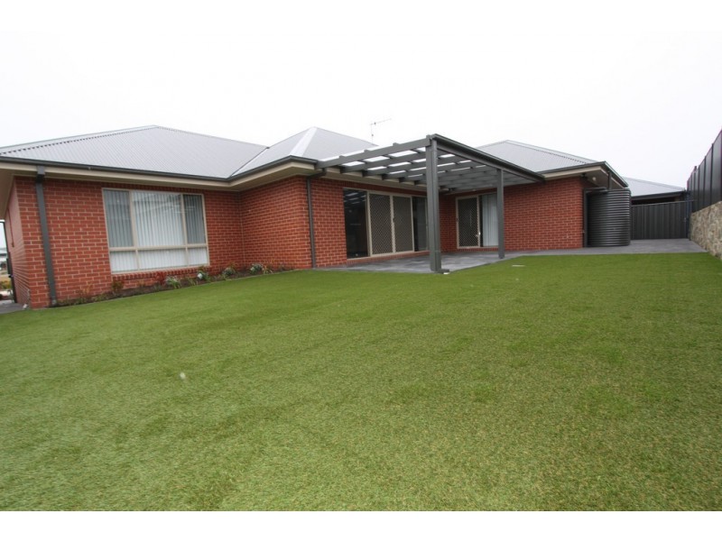 3 Baxter Loop, Googong NSW 2620