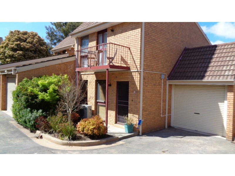 4/10 Nimmitabel Street, Queanbeyan West NSW 2620