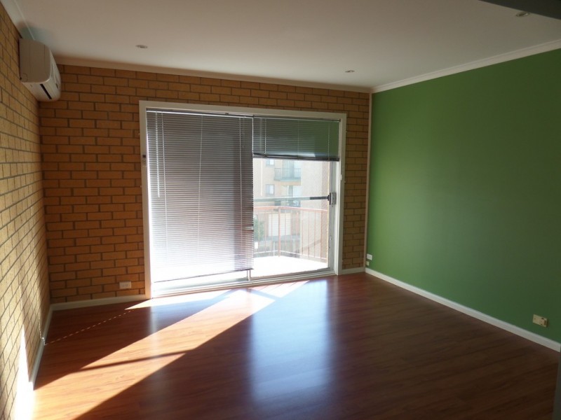 11/17 Mowatt Street, Queanbeyan NSW 2620