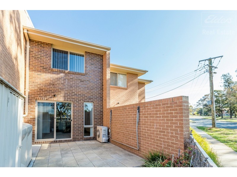 2/2 McIntosh Street, Queanbeyan NSW 2620