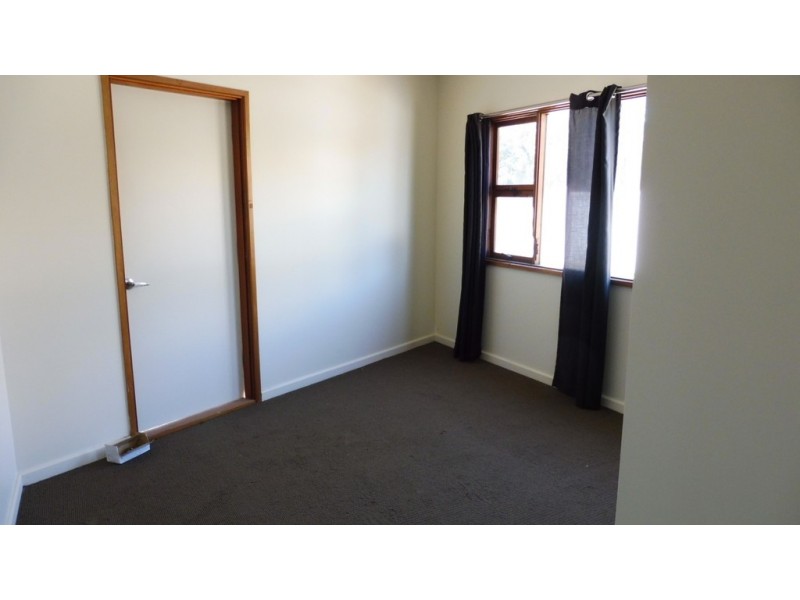 11/8 Ogilvie Crescent, Queanbeyan NSW 2620