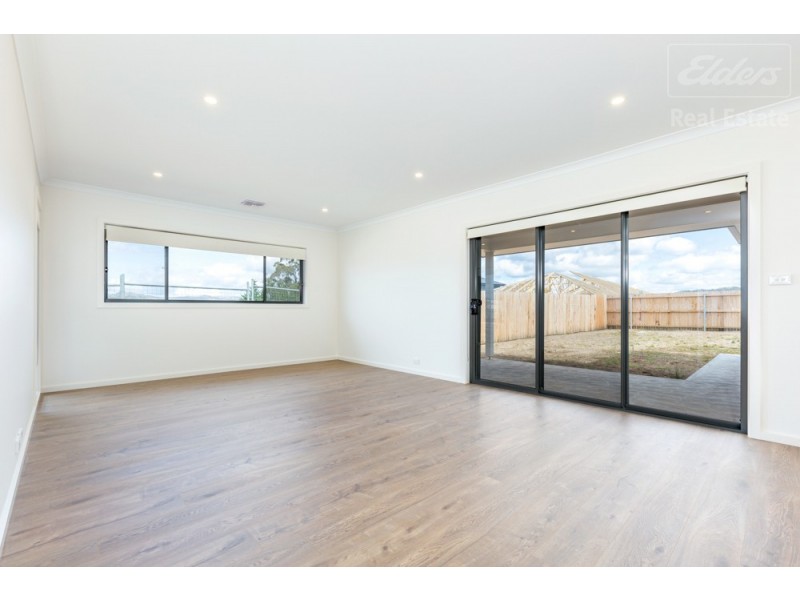 6 Graziers Road, Googong NSW 2620