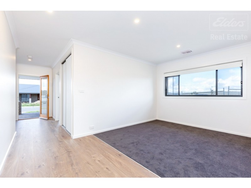 6 Graziers Road, Googong NSW 2620