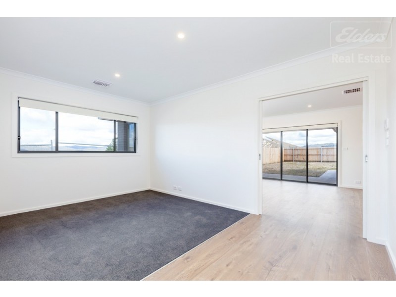 6 Graziers Road, Googong NSW 2620