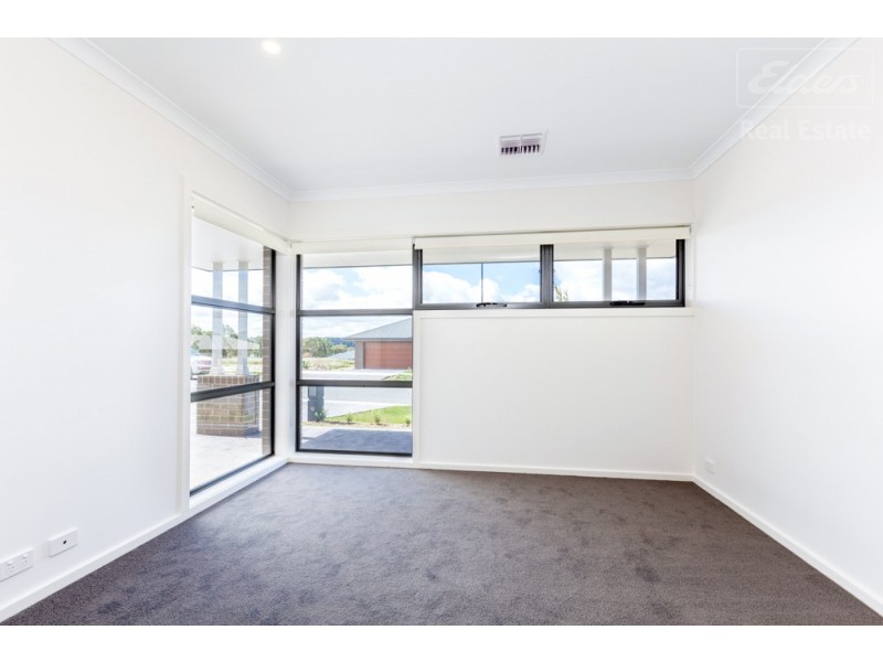 6 Graziers Road, Googong NSW 2620