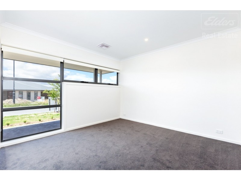 6 Graziers Road, Googong NSW 2620