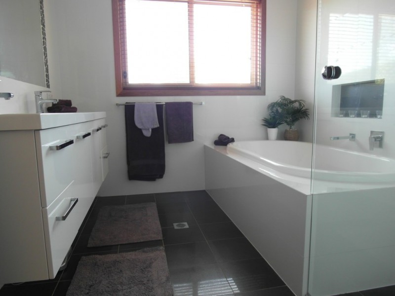 3 Maple Crescent, Jerrabomberra NSW 2619