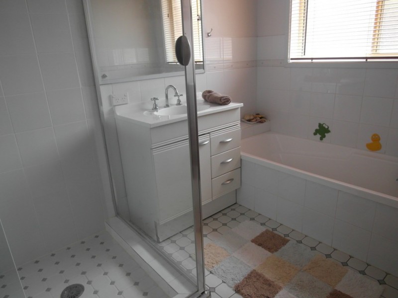 3 Maple Crescent, Jerrabomberra NSW 2619