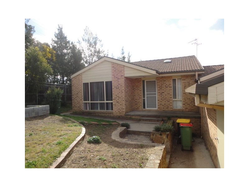 2/17 Southwell Place, Queanbeyan NSW 2620