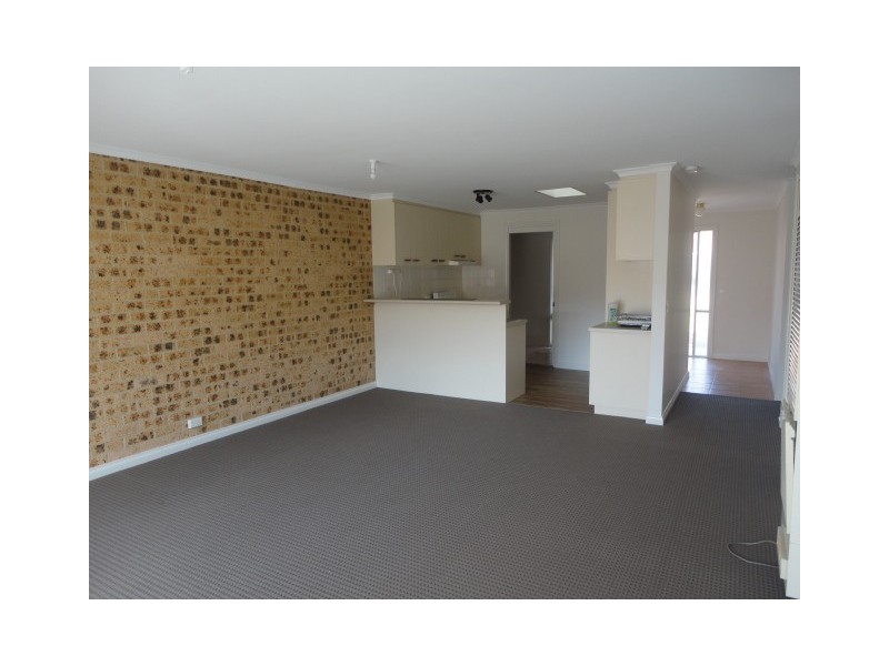 2/17 Southwell Place, Queanbeyan NSW 2620