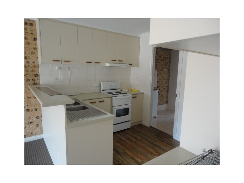 2/17 Southwell Place, Queanbeyan NSW 2620