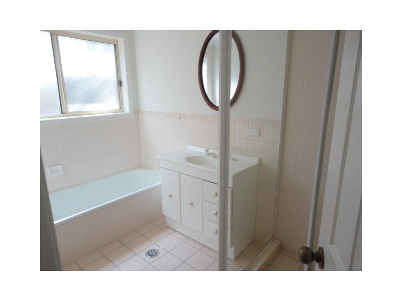 2/17 Southwell Place, Queanbeyan NSW 2620