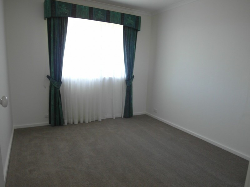 18/13-15 Mowatt Street, Queanbeyan NSW 2620