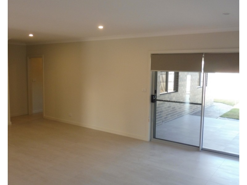 8 Carl Street, Googong NSW 2620