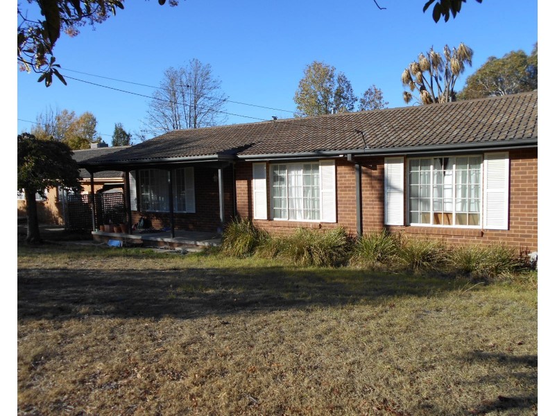 28 Woodger Parade, Queanbeyan NSW 2620