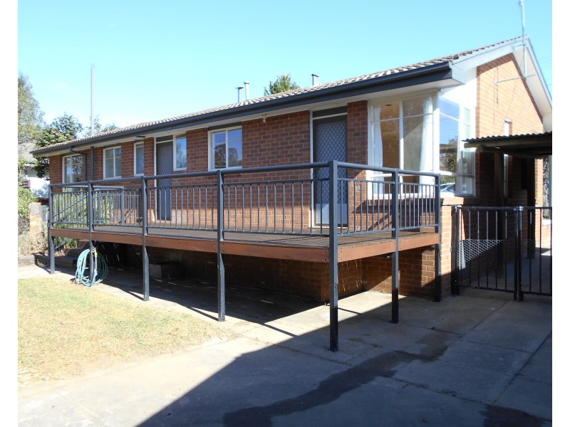 28 Woodger Parade, Queanbeyan NSW 2620