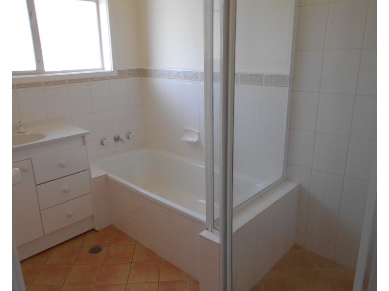 28 Woodger Parade, Queanbeyan NSW 2620