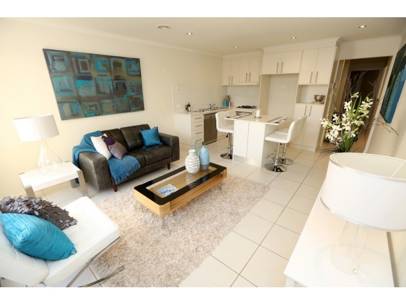 2/6 Adams Street, Queanbeyan West NSW 2620