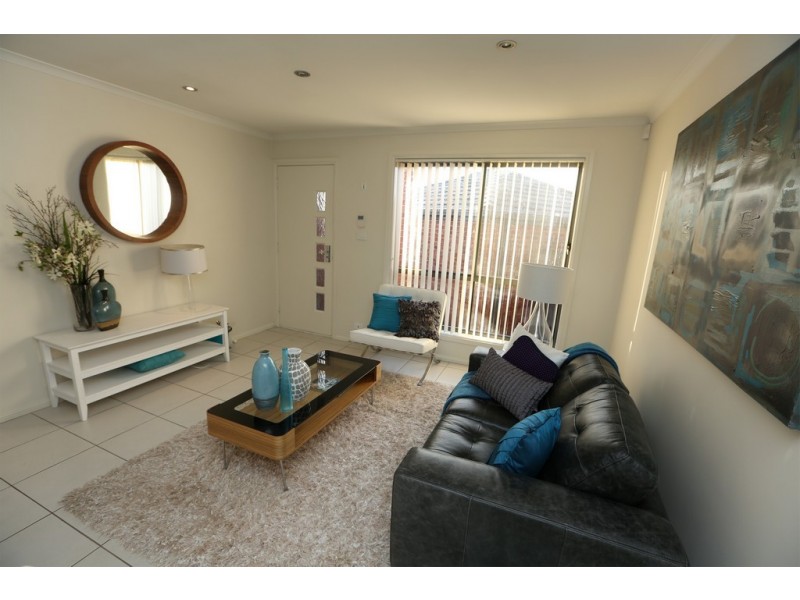 2/6 Adams Street, Queanbeyan West NSW 2620