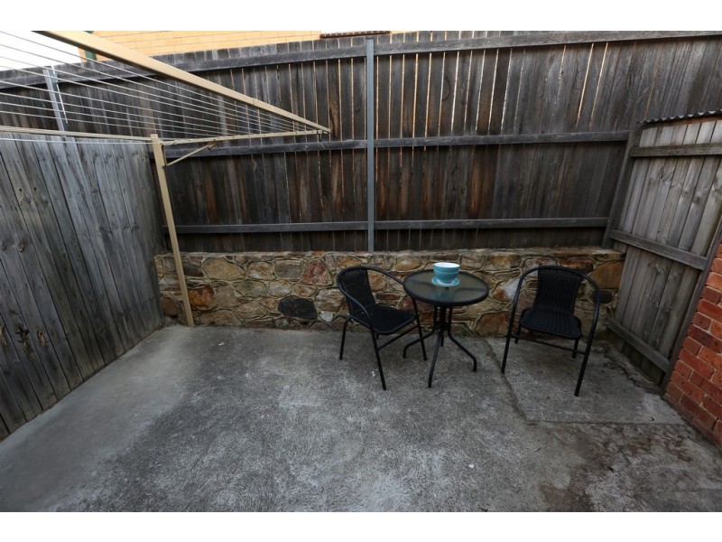 2/6 Adams Street, Queanbeyan West NSW 2620