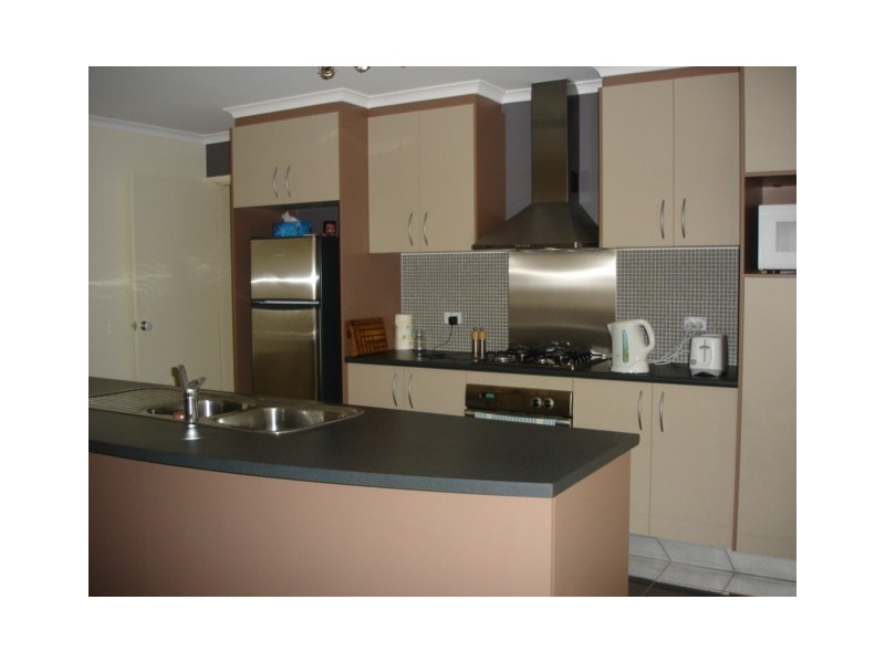 2/136 Halloran Drive, Jerrabomberra NSW 2619