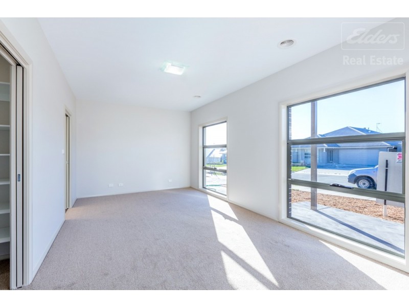 8 Dolly Street, Googong NSW 2620