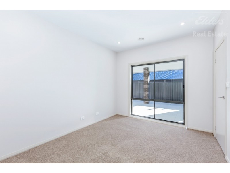 8 Dolly Street, Googong NSW 2620