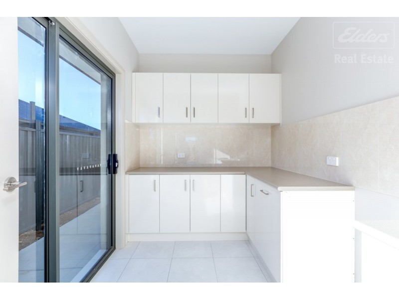 8 Dolly Street, Googong NSW 2620